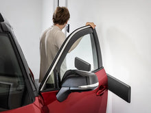 Cargar imagen en el visor de la galería, Protector contra golpes WeatherTech Color Negro