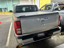 Cargar imagen en el visor de la galería, Cobertor RetraxOne MX para vagón de pickup Mitsubishi L200 Doble Cabina 2024 en adelante