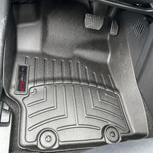 Cargar imagen en el visor de la galería, Alfombra WeatherTech Bandeja FloorLiner para Toyota Yaris Cross 2024+