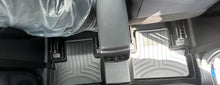 Cargar imagen en el visor de la galería, Alfombra WeatherTech Bandeja FloorLiner para Toyota Yaris Cross 2024+