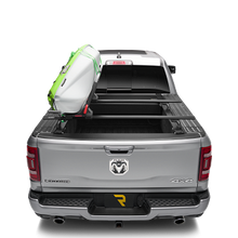 Cargar imagen en el visor de la galería, T-60244 Cobertor para vagón de pickup RetraxOne XR para Dodge Ram Rambox Doble Cabina 2019-2025