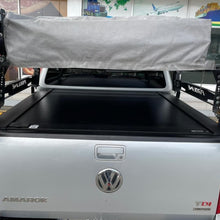 Cargar imagen en el visor de la galería, 60121 Cobertor para vagón de pickup RetraxOne MX para VW Amarok Doble Cabina
