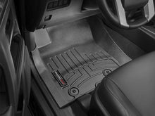Cargar imagen en el visor de la galería, Alfombra WeatherTech para Toyota Prado 2013+ Kit con FloorLiner 1ra y 2da fila en color negro.
