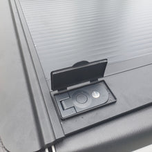 Cargar imagen en el visor de la galería, 60132 Cobertor para vagón de pickup RetraxOne MX para Toyota Hilux Revo Doble Cabina 2016+ - Pro Performance