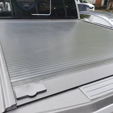 Cargar imagen en el visor de la galería, 60373 Cobertor para vagón de pickup RetraxOne MX para Ford F150/Dodge Ram Doble Cabina - Pro Performance