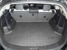 Cargar imagen en el visor de la galería, Alfombra WeatherTech para Kia Sorento 2011-15 Cargo Liner para el baúl en color negro.