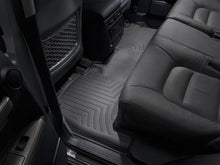 Cargar imagen en el visor de la galería, Alfombra WeatherTech para Toyota Land Cruiser 2012+ Kit con FloorLiner 1ra y 2da fila en color negro.