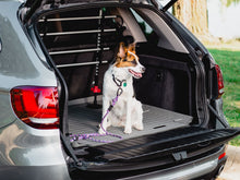 Cargar imagen en el visor de la galería, Alfombra WeatherTech para Ford Explorer 2021 Cargo Liner para el baúl en color negro. - Pro Performance