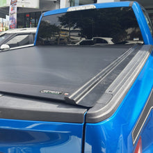Cargar imagen en el visor de la galería, 60373 Cobertor para vagón de pickup RetraxOne MX para Ford F150/Dodge Ram Doble Cabina - Pro Performance