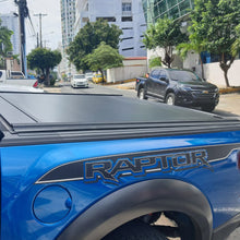Cargar imagen en el visor de la galería, 60373 Cobertor para vagón de pickup RetraxOne MX para Ford F150/Dodge Ram Doble Cabina - Pro Performance