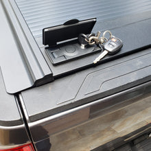 Cargar imagen en el visor de la galería, Cobertor para vagón de pickup RetraxOne MX para Toyota Tundra 5.7 pulg