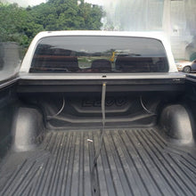 Cargar imagen en el visor de la galería, 614M Cobertor para vagón de pickup RollNLock para Mitsubishi L200 Doble Cabina 2016 al 2023
