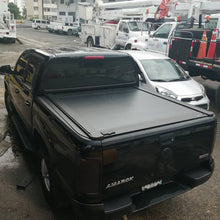 Cargar imagen en el visor de la galería, T-60121 Cobertor para vagón de pickup RetraxOne XR para VW Amarok Doble Cabina - Pro Performance