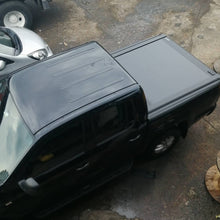 Cargar imagen en el visor de la galería, T-60121 Cobertor para vagón de pickup RetraxOne XR para VW Amarok Doble Cabina - Pro Performance