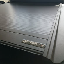 Cargar imagen en el visor de la galería, 60104 Cobertor RetraxOne MX para vagón de pickup Nissan Frontier NP300 2022+ Doble Cabina