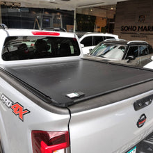 Cargar imagen en el visor de la galería, T-60104 Cobertor para vagón de pickup RetraxOne XR para Nissan Frontier NP300 Doble Cabina - Pro Performance