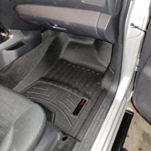 Cargar imagen en el visor de la galería, Alfombra WeatherTech Bandeja FloorLiner para Nissan Frontier NP300 2022 en adelante.
