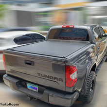 Cargar imagen en el visor de la galería, Cobertor para vagón de pickup RetraxOne MX para Toyota Tundra 5.7 pulg