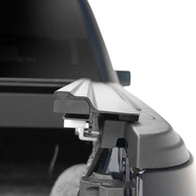 Cargar imagen en el visor de la galería, T-60243 Cobertor para vagón de pickup RetraxOne XR para Dodge Ram 1500 Doble Cabina 5.7"