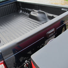 Cargar imagen en el visor de la galería, Aplicacion de Rhino Linings en vagon y compuerta pickup Full Size