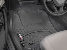 Cargar imagen en el visor de la galería, Alfombra WeatherTech Bandeja FloorLiner para Toyota Corolla 2020 en adelante.