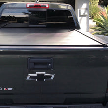 Cargar imagen en el visor de la galería, Pedido de RetraxOne MX a control remoto para vagón de pickup mediana.