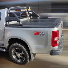 Cargar imagen en el visor de la galería, Pedido de RetraxOne MX a control remoto para vagón de pickup mediana.