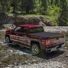 Cargar imagen en el visor de la galería, 60481 Cobertor para vagón de pickup RetraxOne MX para Chevrolet Silverado 2019-2022