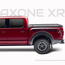 Cargar imagen en el visor de la galería, T-60132 Cobertor para vagón de pickup RetraxOne XR para Toyota Hilux Revo Doble Cabina - Pro Performance