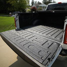 Cargar imagen en el visor de la galería, Aplicacion de Rhino Linings en vagon y compuerta pickup Full Size