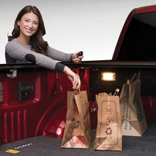 Cargar imagen en el visor de la galería, Pedido de RetraxOne MX a control remoto para vagón de pickup mediana.