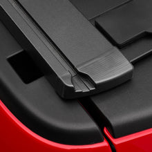 Cargar imagen en el visor de la galería, T-60243 Cobertor para vagón de pickup RetraxOne XR para Dodge Ram 1500 Doble Cabina 5.7"