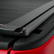 Cargar imagen en el visor de la galería, T-60243 Cobertor para vagón de pickup RetraxOne XR para Dodge Ram 1500 Doble Cabina 5.7"