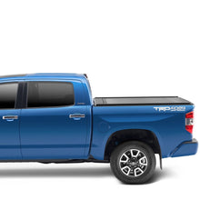 Cargar imagen en el visor de la galería, Cobertor para vagón de pickup RetraxOne XR para Toyota Tundra 5.7 pulg.