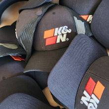 Cargar imagen en el visor de la galería, Gorra KN Original color negro ajustable
