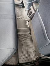 Cargar imagen en el visor de la galería, Alfombra WeatherTech Bandeja FloorLiner para Toyota Yaris Cross 2024+

