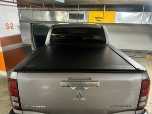 Cobertor RetraxOne MX para vagón de pickup Mitsubishi L200 2025 Doble Cabina