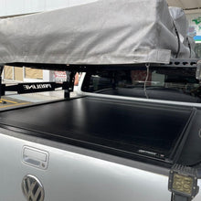 Cargar imagen en el visor de la galería, Cobertor para vagón de pickup RetraxOne MX para VW Amarok Doble Cabina
