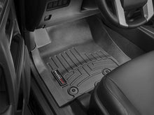 Cargar imagen en el visor de la galería, Alfombra WeatherTech para Toyota Prado 2013+ Kit con FloorLiner 1ra y 2da fila en color negro.
