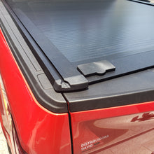 Cargar imagen en el visor de la galería, Cobertor para vagón de pickup RetraxOne XR para Ford F150 Doble Cabina 2015+ vagon 5.7 pulg
