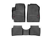 Cargar imagen en el visor de la galería, Alfombra WeatherTech para Kia Rio Sedán y Hatchback 2018+ Incluye FloorLiner 1ra y 2da fila en color negro.
