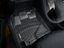 Cargar imagen en el visor de la galería, Alfombra WeatherTech para Toyota Matrix Corolla / Pontiac Vibe 2009-11  Kit bandeja FloorLiner 1ra y 2da fila en color negro
