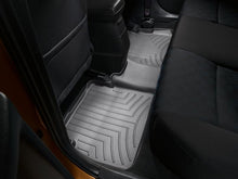 Cargar imagen en el visor de la galería, Alfombra WeatherTech para Toyota Matrix Corolla / Pontiac Vibe 2009-11  Kit bandeja FloorLiner 1ra y 2da fila en color negro
