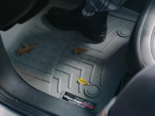 Cargar imagen en el visor de la galería, Alfombra WeatherTech Bandeja FloorLiner color negro  para Hyundai Tucson 2016-2018

