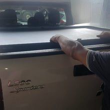 Cargar imagen en el visor de la galería, 614M Cobertor para vagón de pickup RollNLock para Mitsubishi L200 Doble Cabina 2015 en adelante
