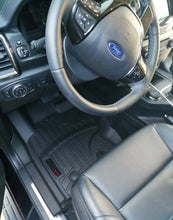 Cargar imagen en el visor de la galería, Alfombra WeatherTech para Ford Everest en color negro. FloorLiner en color negro.
