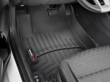 Cargar imagen en el visor de la galería, Alfombra WeatherTech para Kia Rio Sedán y Hatchback 2018+ Incluye FloorLiner 1ra y 2da fila en color negro.
