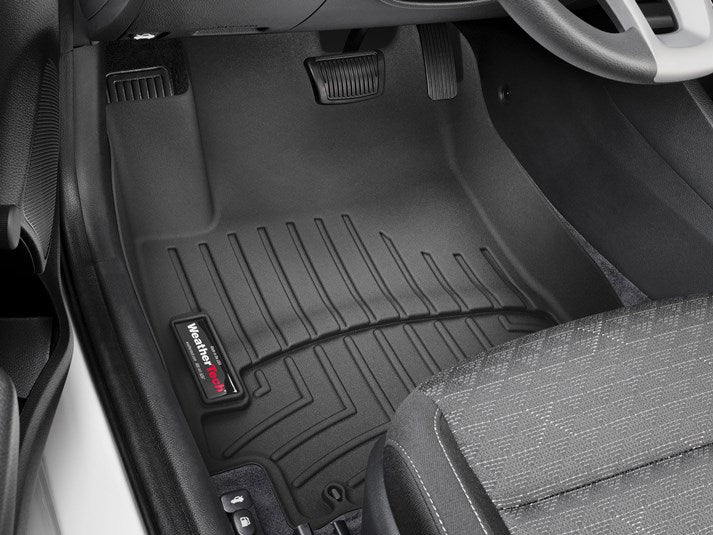 Alfombra WeatherTech para Kia Rio Sedán y Hatchback 2018+ Incluye FloorLiner 1ra y 2da fila en color negro.