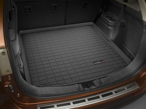 Alfombra WeatherTech para Mitsubishi Outlander 2014-2021 Incluye Cargo Liner para el baul en color negro.