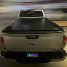 Cargar imagen en el visor de la galería, Cobertor RetraxOne MX para vagón de pickup Nissan Frontier NP300 2022+ Doble Cabina
